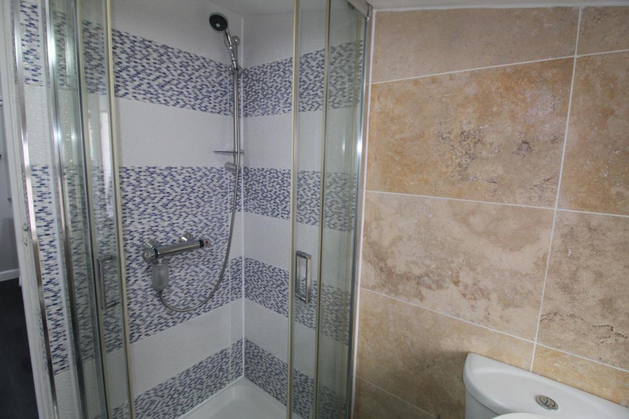 Studio 2 Min Walk To Upton Park Station لندن المظهر الخارجي الصورة