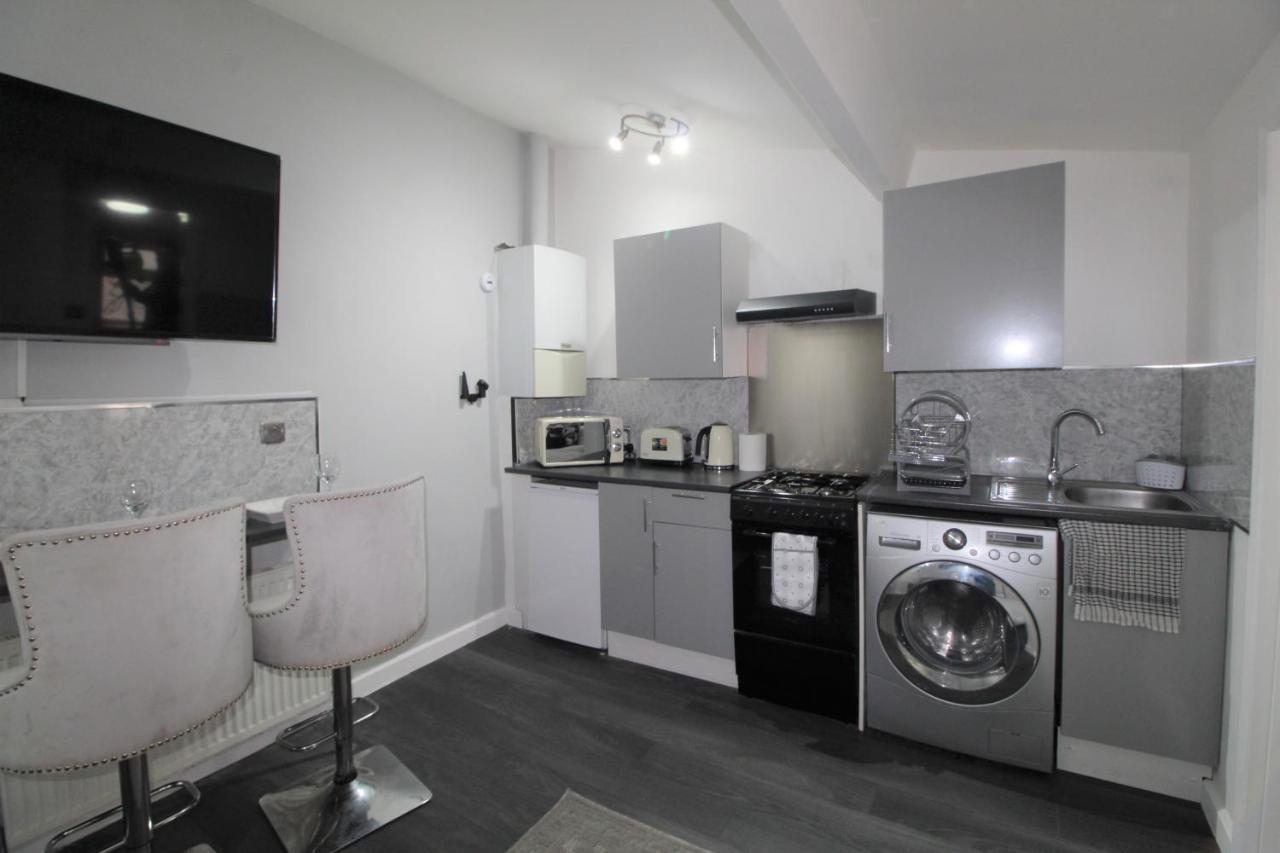 Studio 2 Min Walk To Upton Park Station لندن المظهر الخارجي الصورة